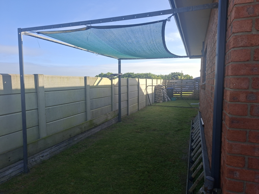 4 Bedroom Property for Sale in Paradise Beach Eastern Cape